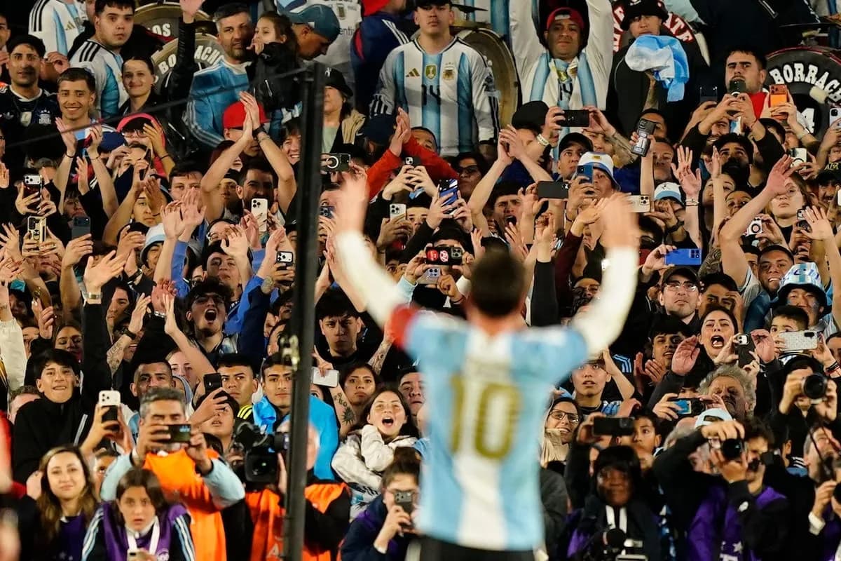 Cartas de lectores: el adiós de Messi a la Selección, el rumbo económico y la venta de tierras