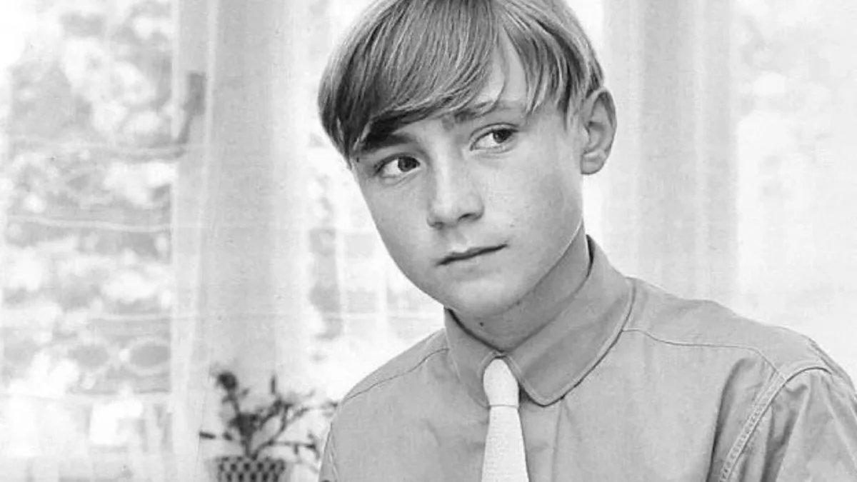 Phil Collins: de niño actor en Londres a leyenda del rock y su vínculo oculto con The Beatles
