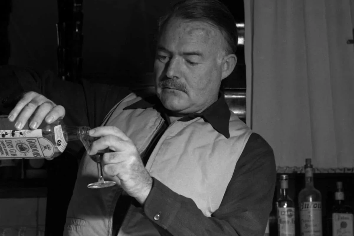 Hemingway y la frase de "Adiós a las armas": qué dice en realidad el texto completo