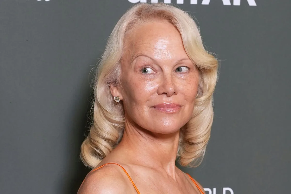 Pamela Anderson y su mirada sobre la moda y la edad: "Siento más libertad"