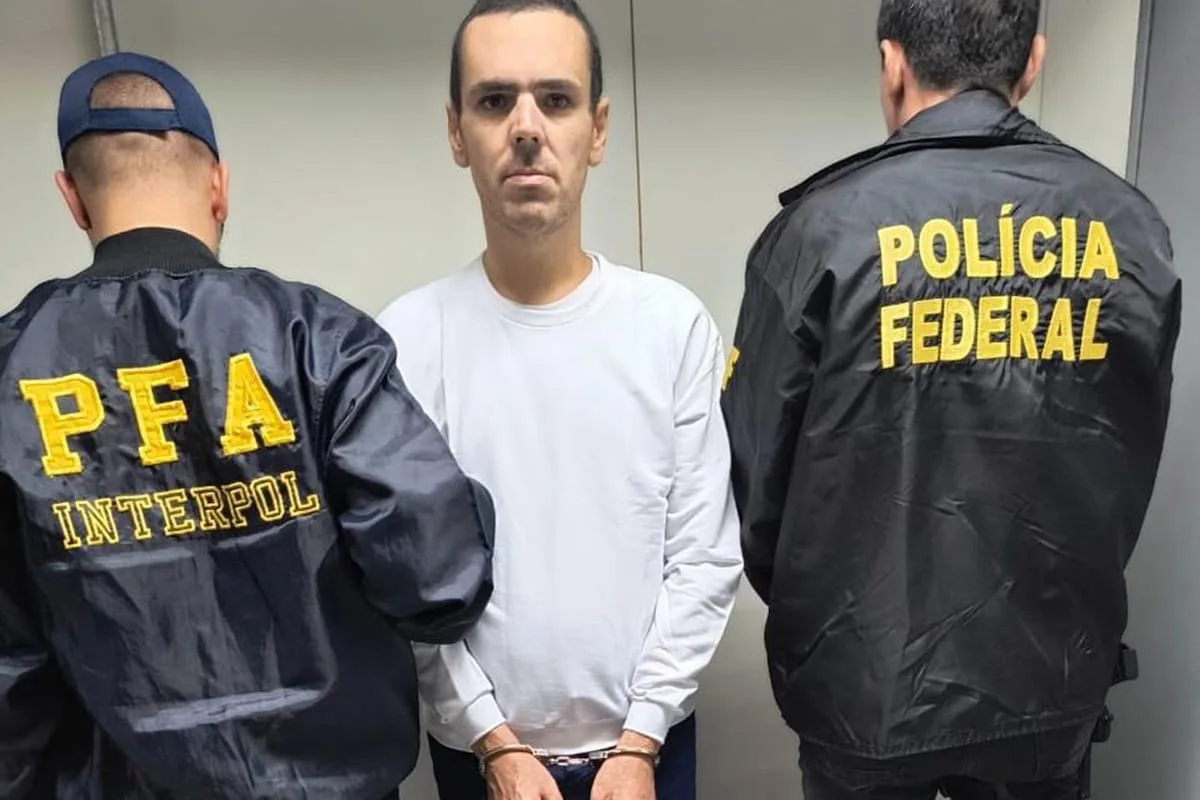 Ataque y muerte en Recoleta: lo acusan de rociar con ácido a su padre y viajar pocas horas después a Río de Janeiro