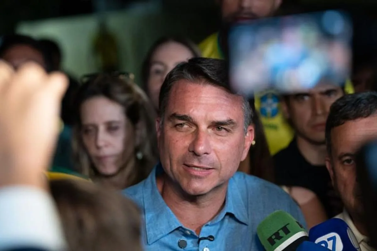 Tras el golpe electoral, Lula y Flavio Bolsonaro recalculan sus estrategias y el mercado celebra el giro a la derecha