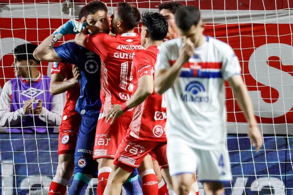 Argentinos no se baja: la pegada de Kevin Gutiérrez, el penal atajado por Siri y el insólito gol errado por Dómina