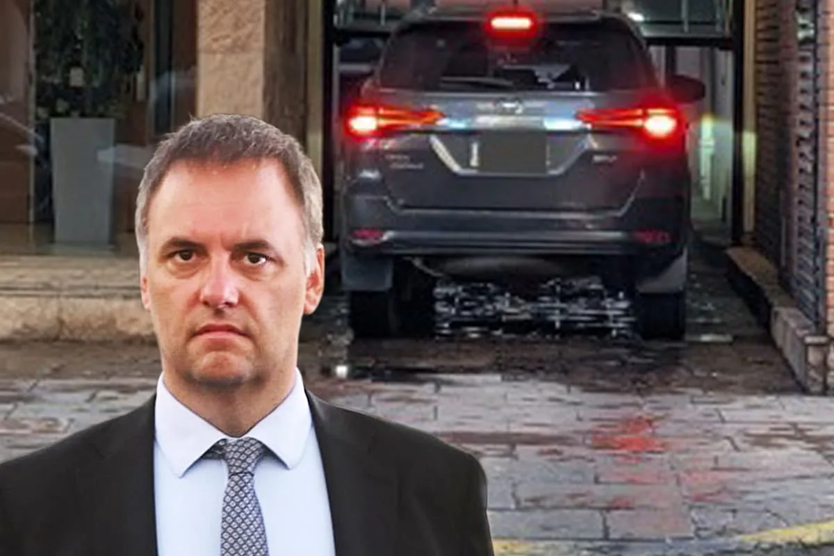 Manuel Adorni mantiene la custodia, se mueve en auto oficial y prepara la justificación de su patrimonio