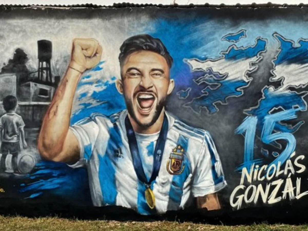 Homenaje a Nico González: le hicieron un mural en la canchita de barrio donde jugaba de chico
