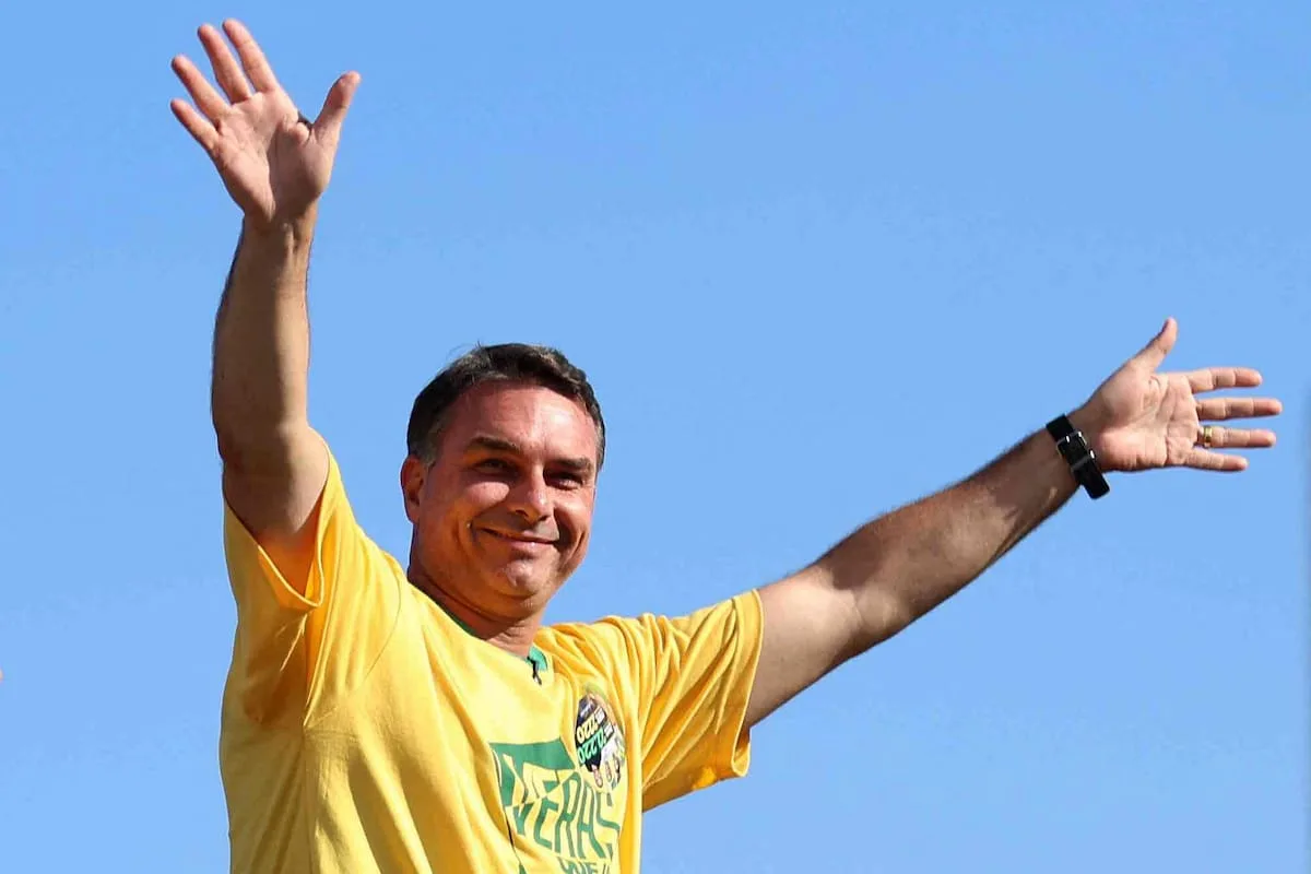 Quién es Flavio Bolsonaro, el “hijo 01” que se propuso vengar a su padre y dio la sorpresa frente a Lula