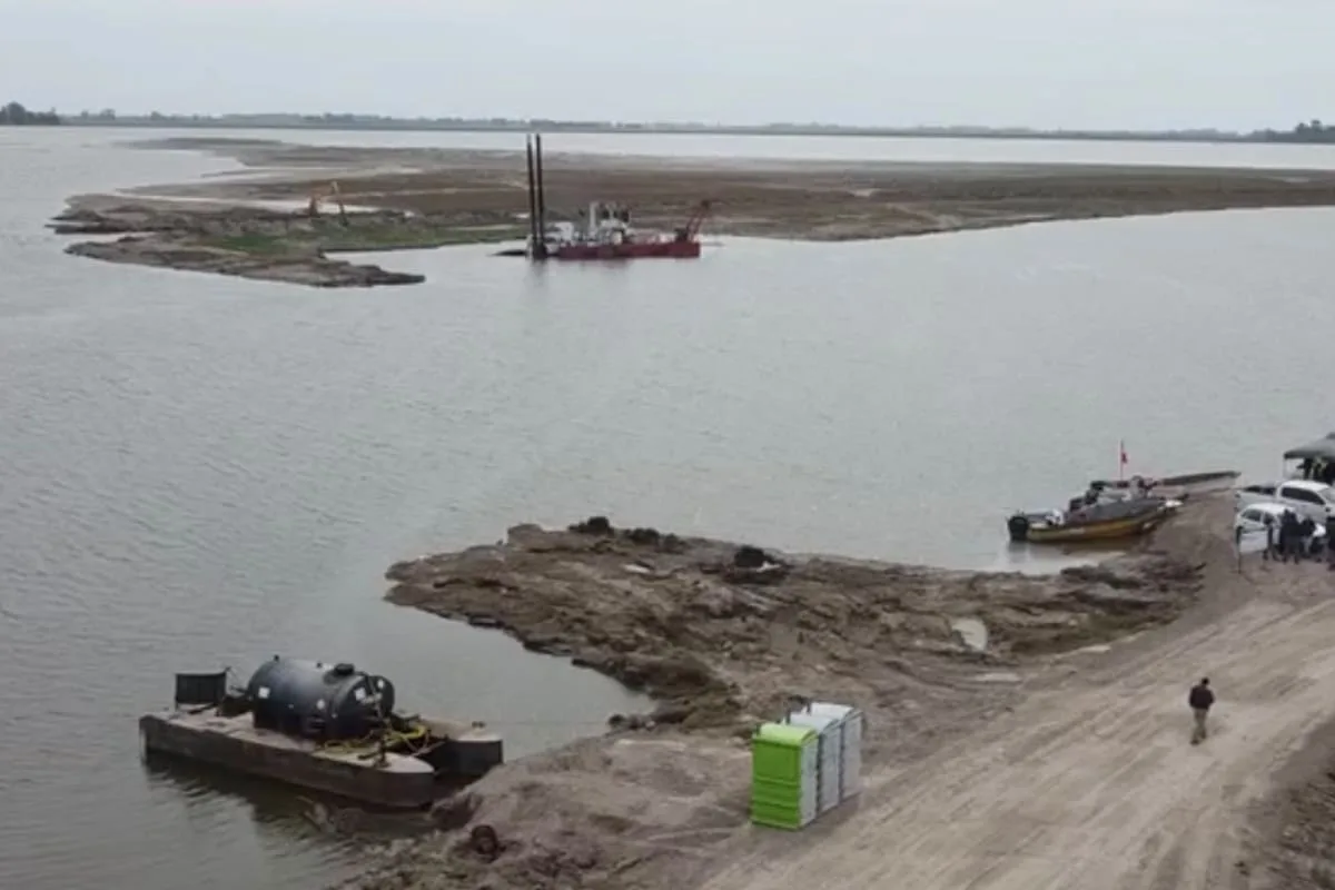 Con once dragas: avanza una obra reclamada por los productores contra las inundaciones en Buenos Aires