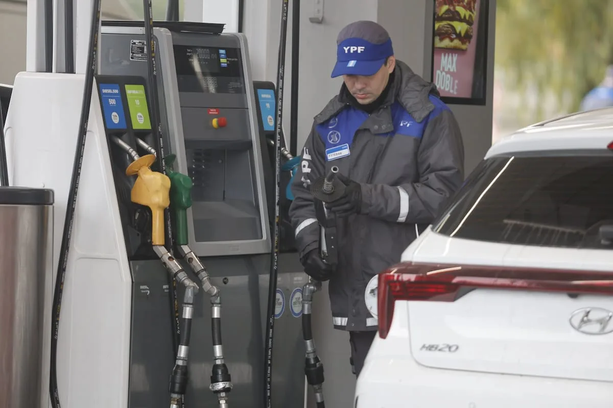 Cuánto cuesta llenar el tanque de nafta en octubre de 2026: precios por modelo
