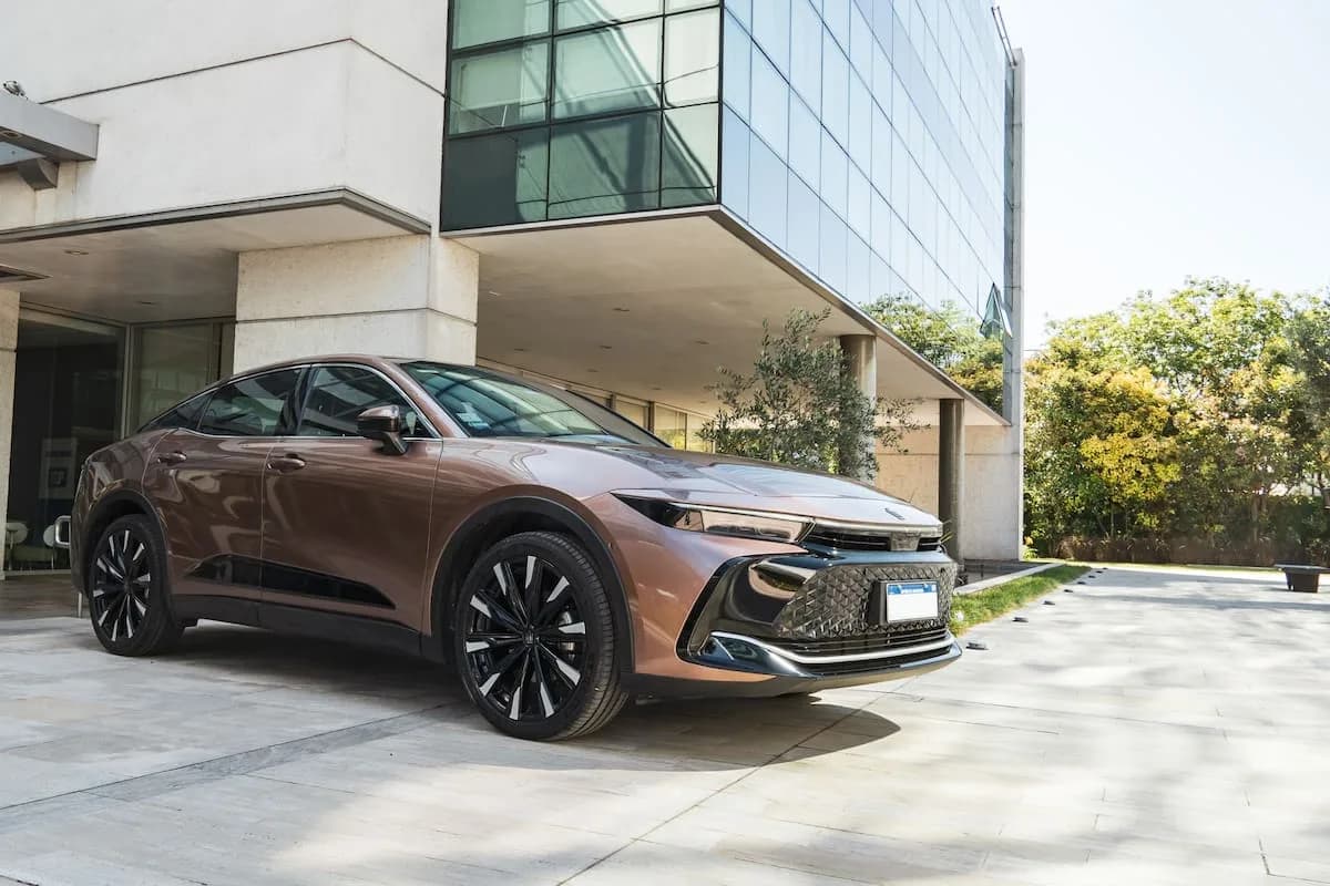 Toyota Crown 2026: consume 6,5 litros cada 100 km en ciudad y 9,2 en uso mixto