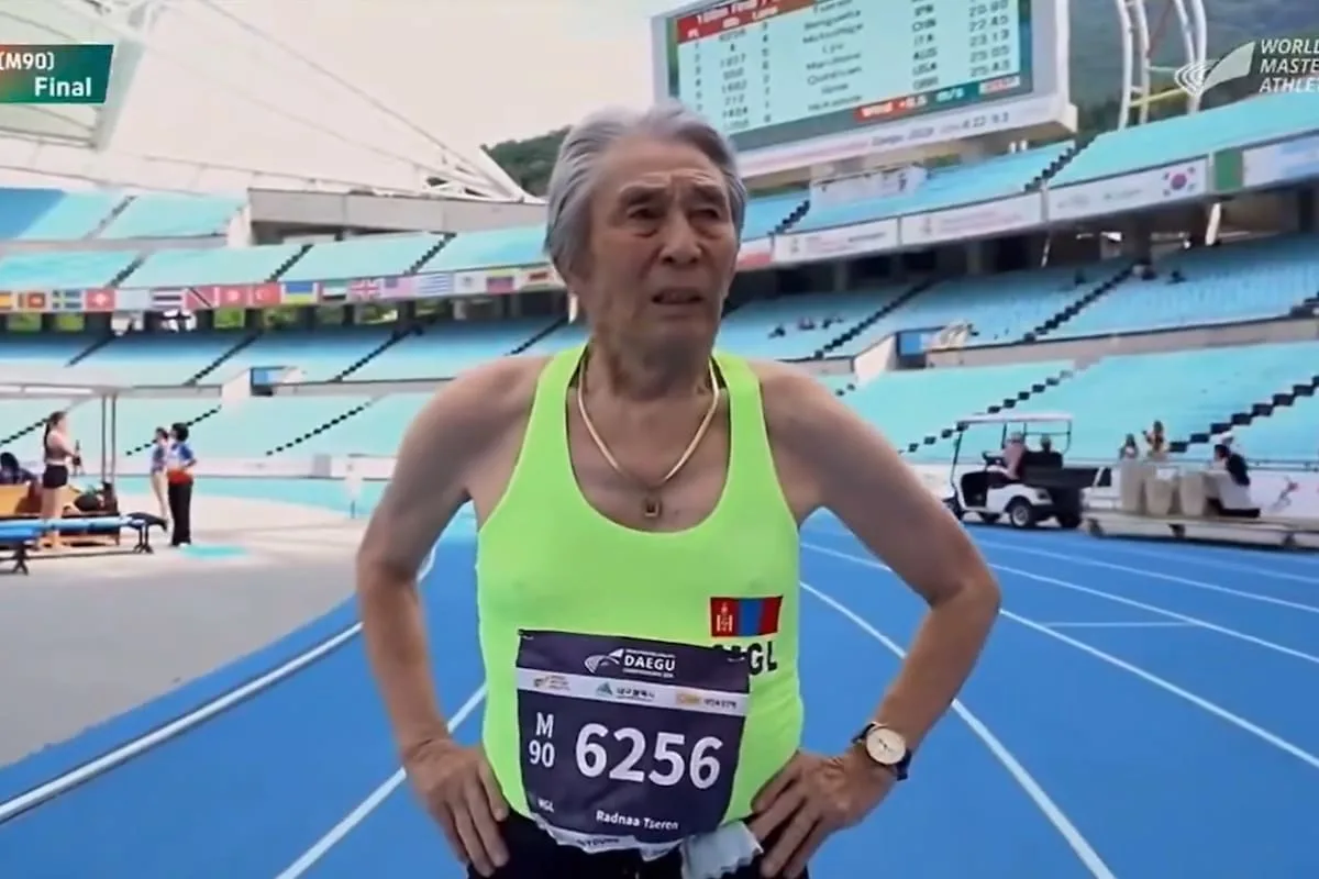 Radnaa Tseren, el atleta de 92 años que ganó los 100 metros del Mundial máster ante otros mayores de 90