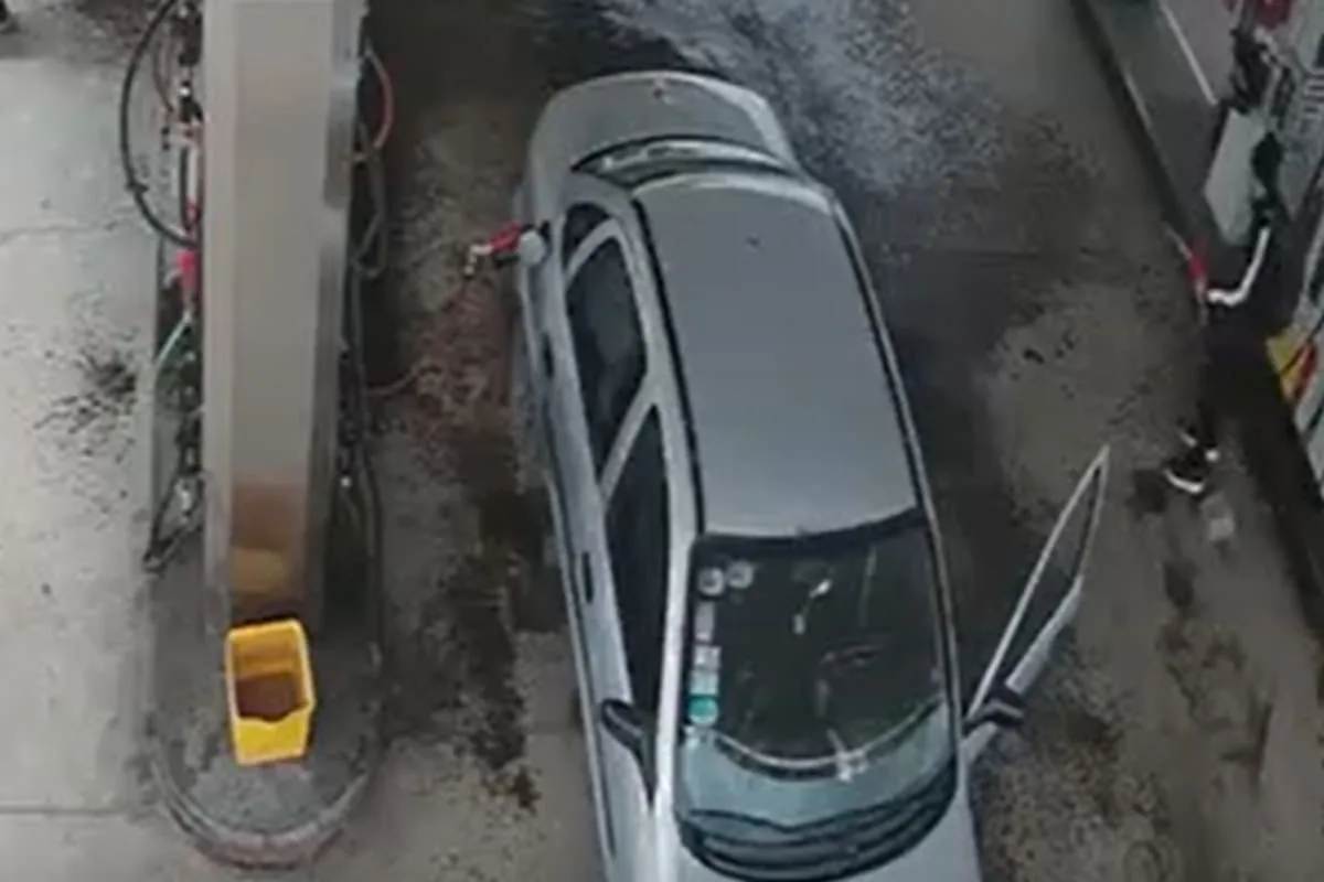 Merlo: un joven roció con nafta un auto, a su dueño y a un playero