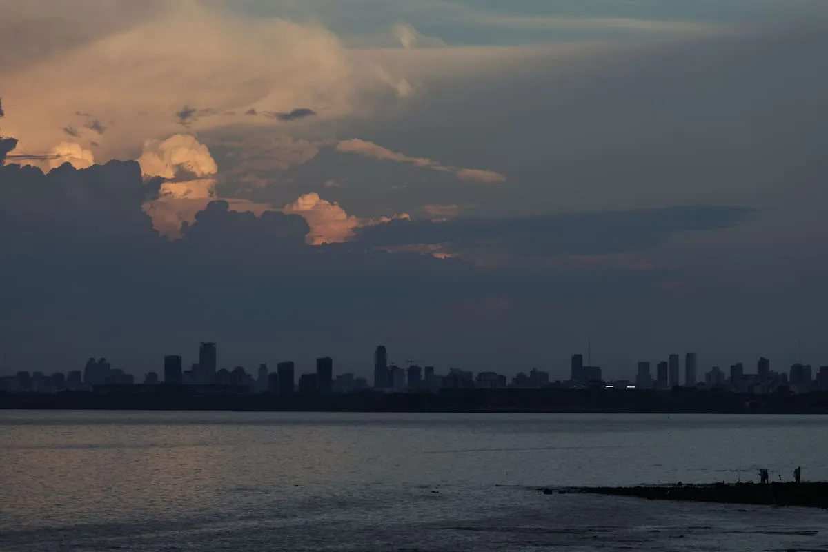 Doble alerta meteorológica: prevén tormentas fuertes para hoy en el AMBA y el impacto de otro fenómeno para mañana