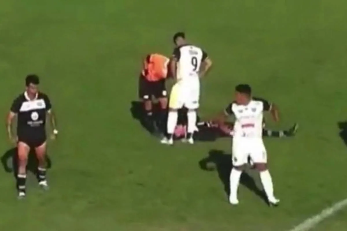 Detuvieron a un jugador de fútbol en Mendoza por hacer gestos racistas contra un rival brasileño