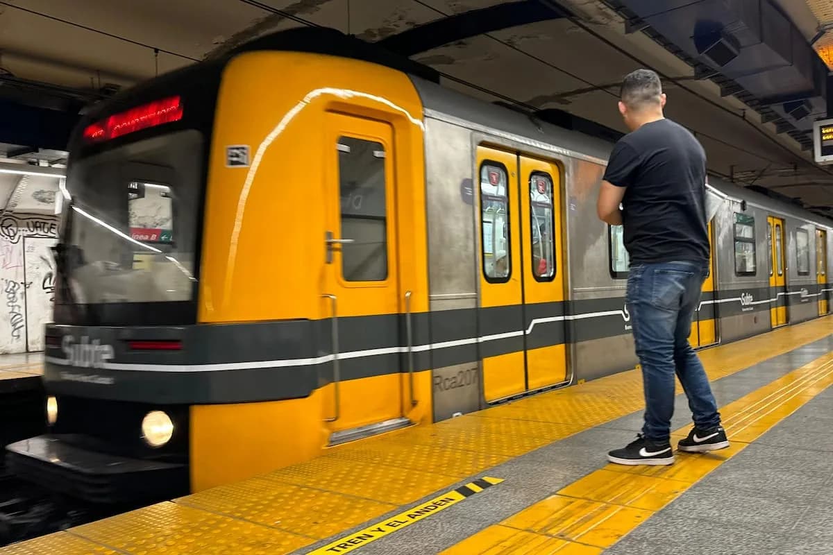 Paro total de subtes en Buenos Aires: las seis líneas siguen sin servicio por la detención de delegados