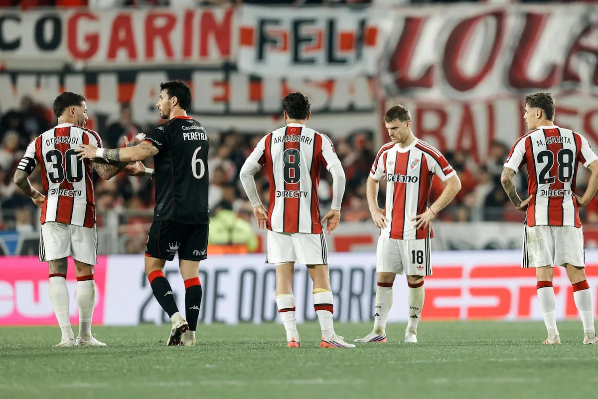 River hizo agua en las dos áreas, la remontada con Ponzio se frenó y volvieron los silbidos