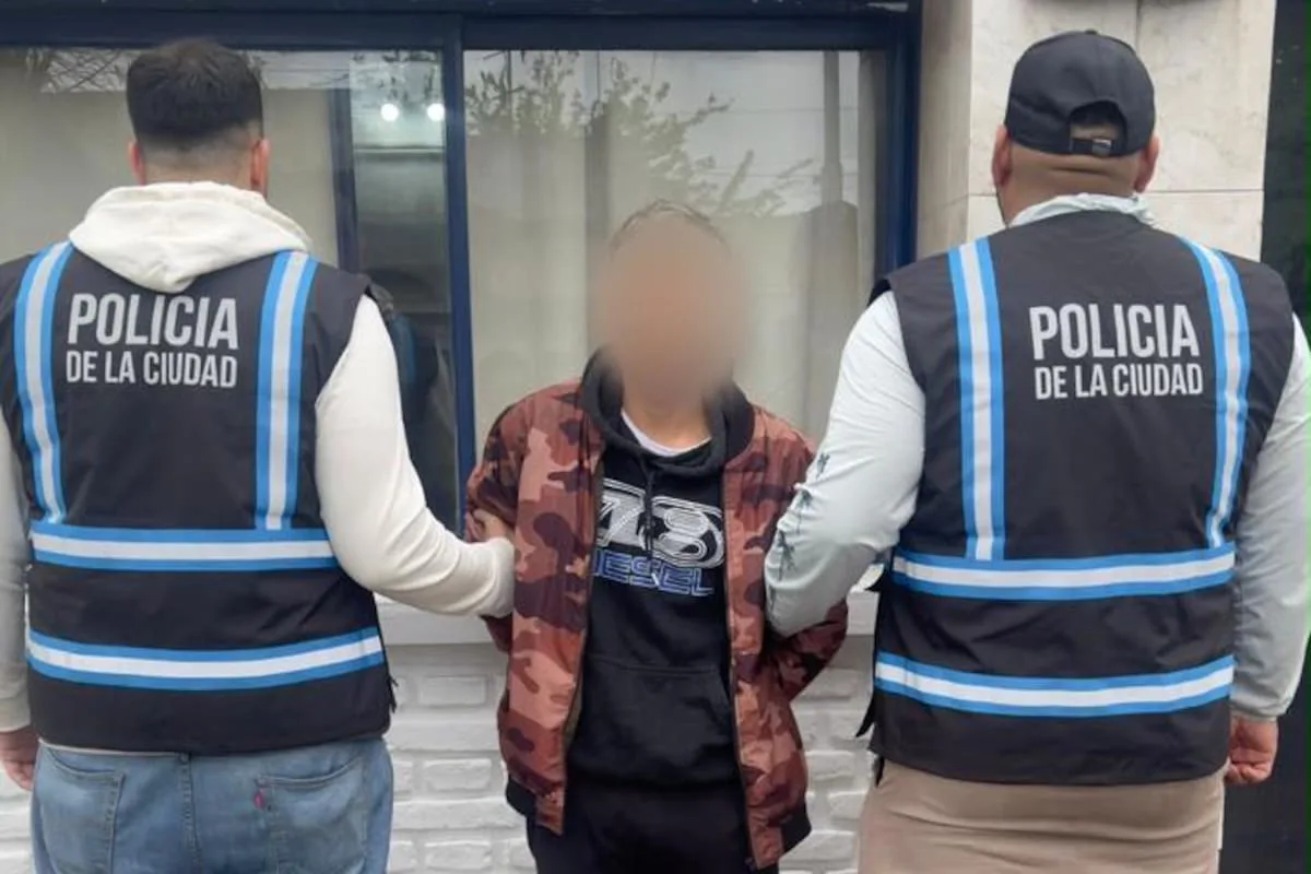 Robaba motos estacionadas y luego las exhibía con videos en TikTok: terminó detenido en Lanús