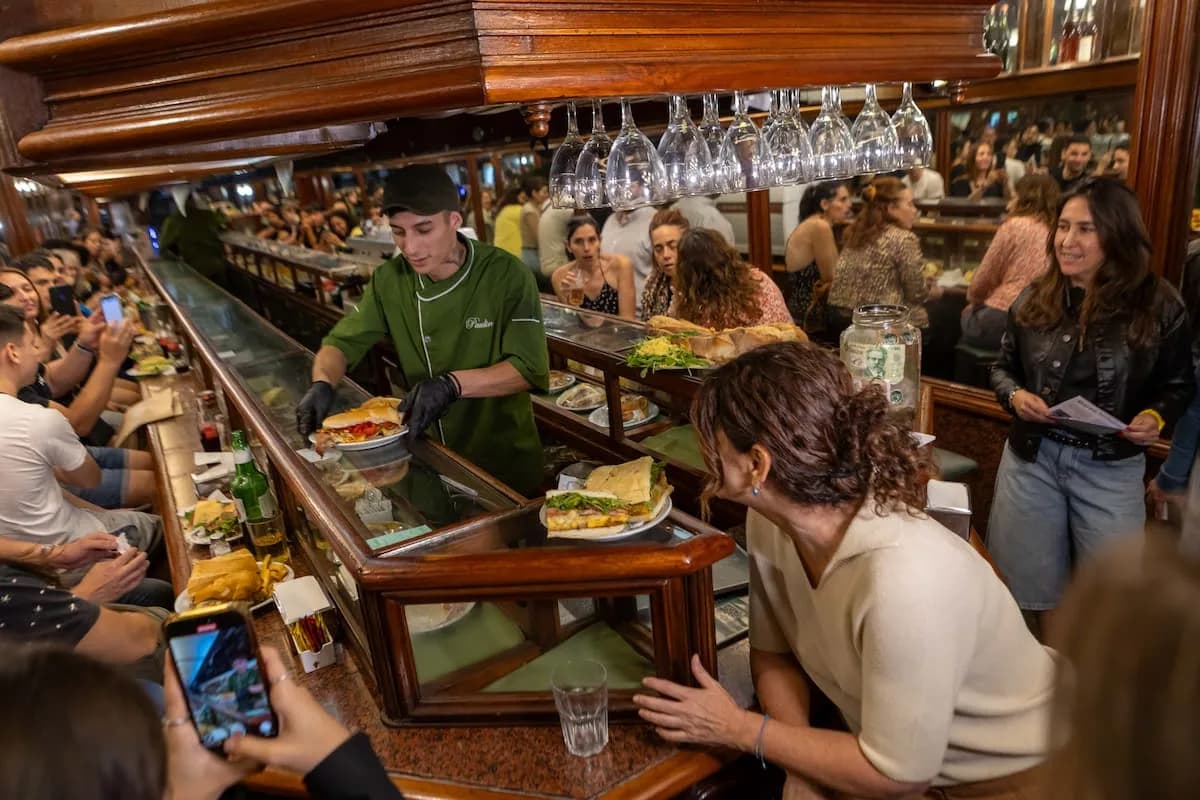 El mapa de la Noche de los Bares Notables 2026 con más de 130 propuestas de gastronomía y música en vivo en 25 barrios