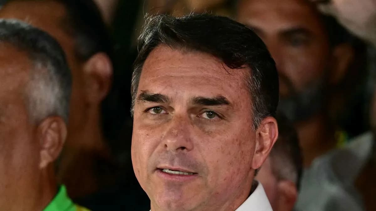 Flavio Bolsonaro habría huido de Brasil hacia Estados Unidos tras perder el balotaje
