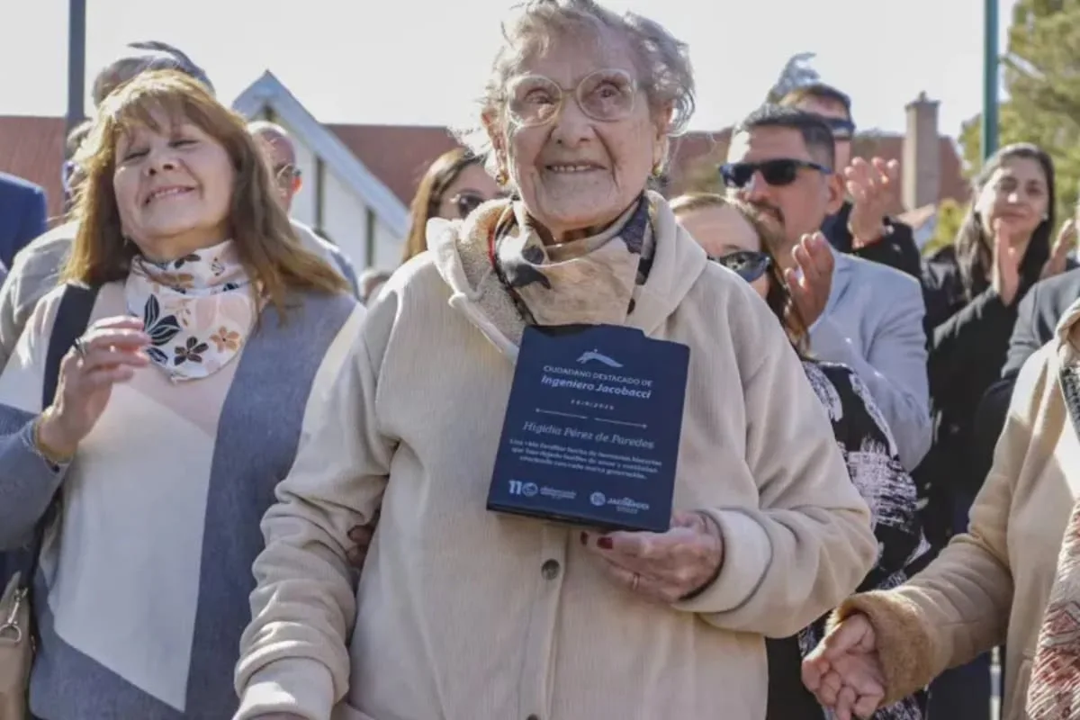 Tiene 99 años, nació el mismo día que Mirtha Legrand y se hizo viral como La Chiqui de Río Negro