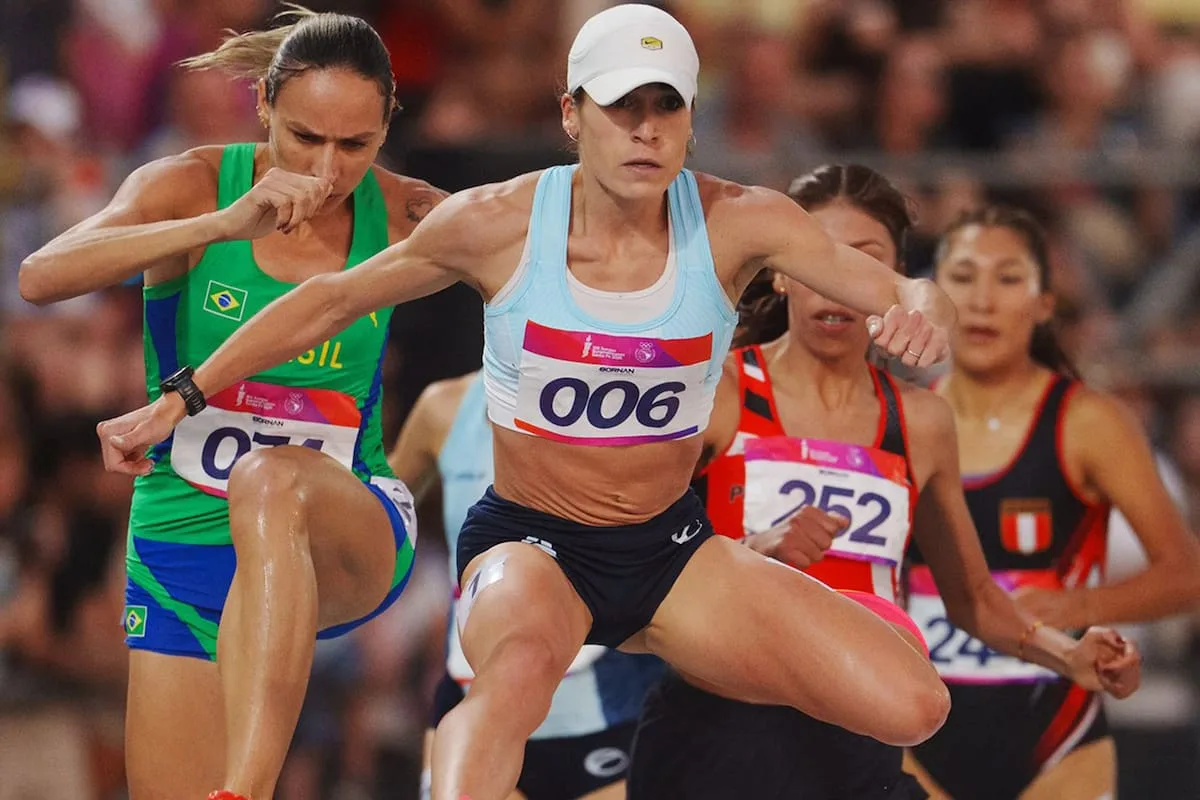 Belén Casetta defendió su corona en los 3000 metros con obstáculos y Micaela Levaggi completó el podio