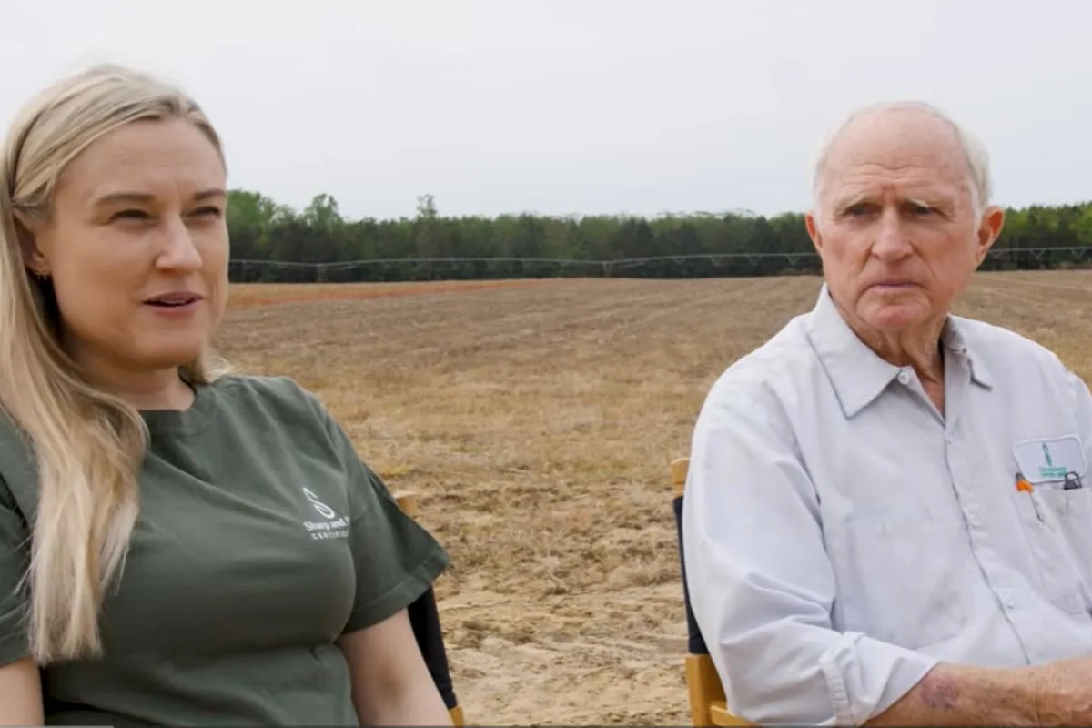 Rachael Sharp, la abogada que volvió al campo familiar y sostiene el negocio de semillas con su padre