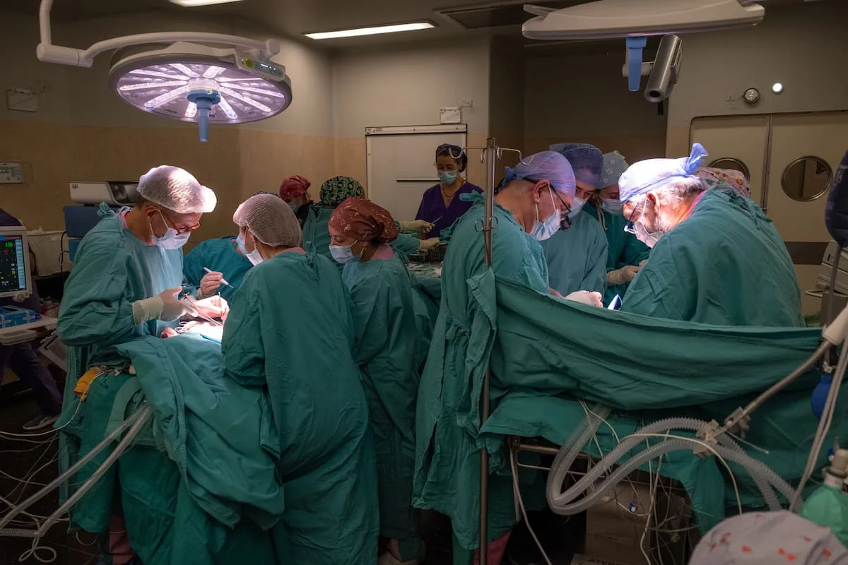 Registro nacional de médicos: hay más activos de los que se creía por arriba de los 65 años y menos por debajo de esa edad