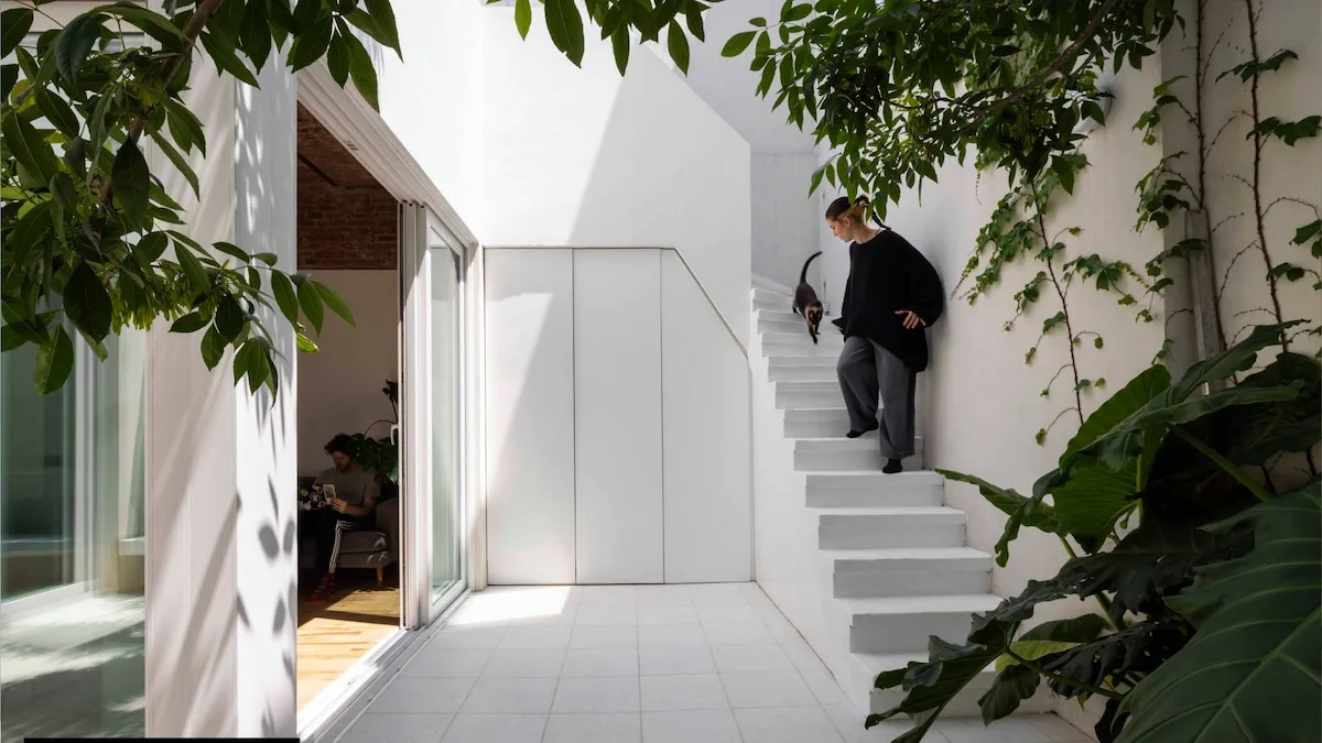 Una arquitecta reformó su PH en Coghlan y puso los techos y el patio en el centro