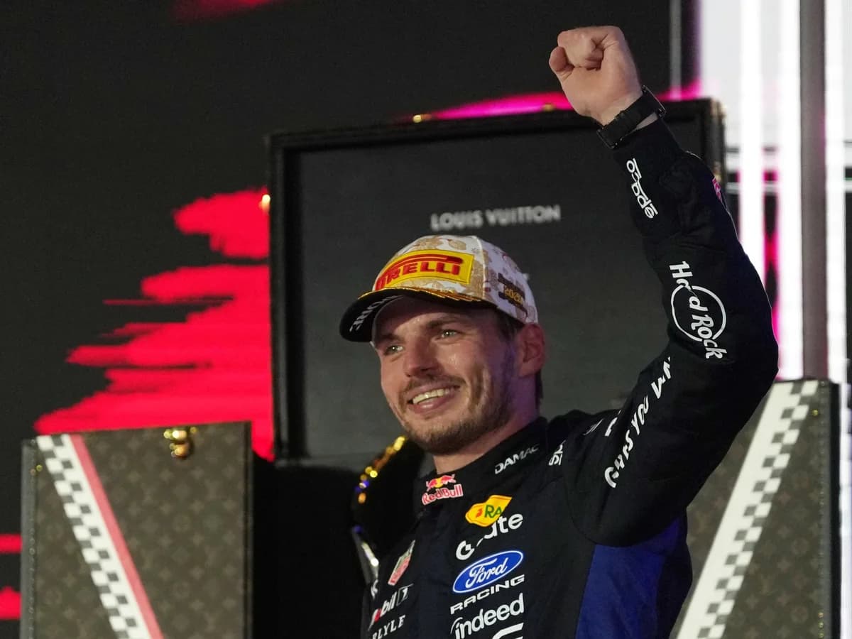 Verstappen ganó por primera vez en Singapur y Antonelli quedó a un paso del título de la F1