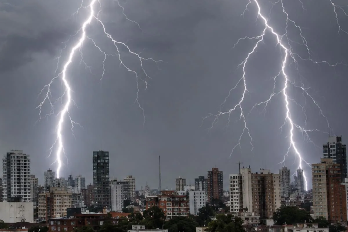 Avanza un fenómeno desde el Pacífico que dejará máximas arriba de 25°C, humedad, tormentas y ráfagas que podrían superar los 90km/h: las zonas afectadas