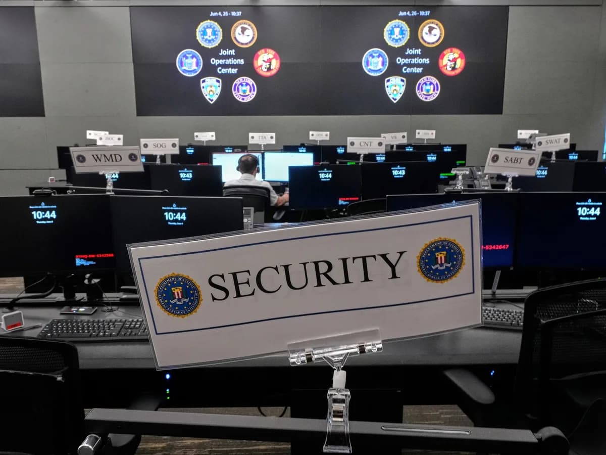 Alerta en Estados Unidos: piratas informáticos afirman que accedieron a información privada de miles de empleados del FBI