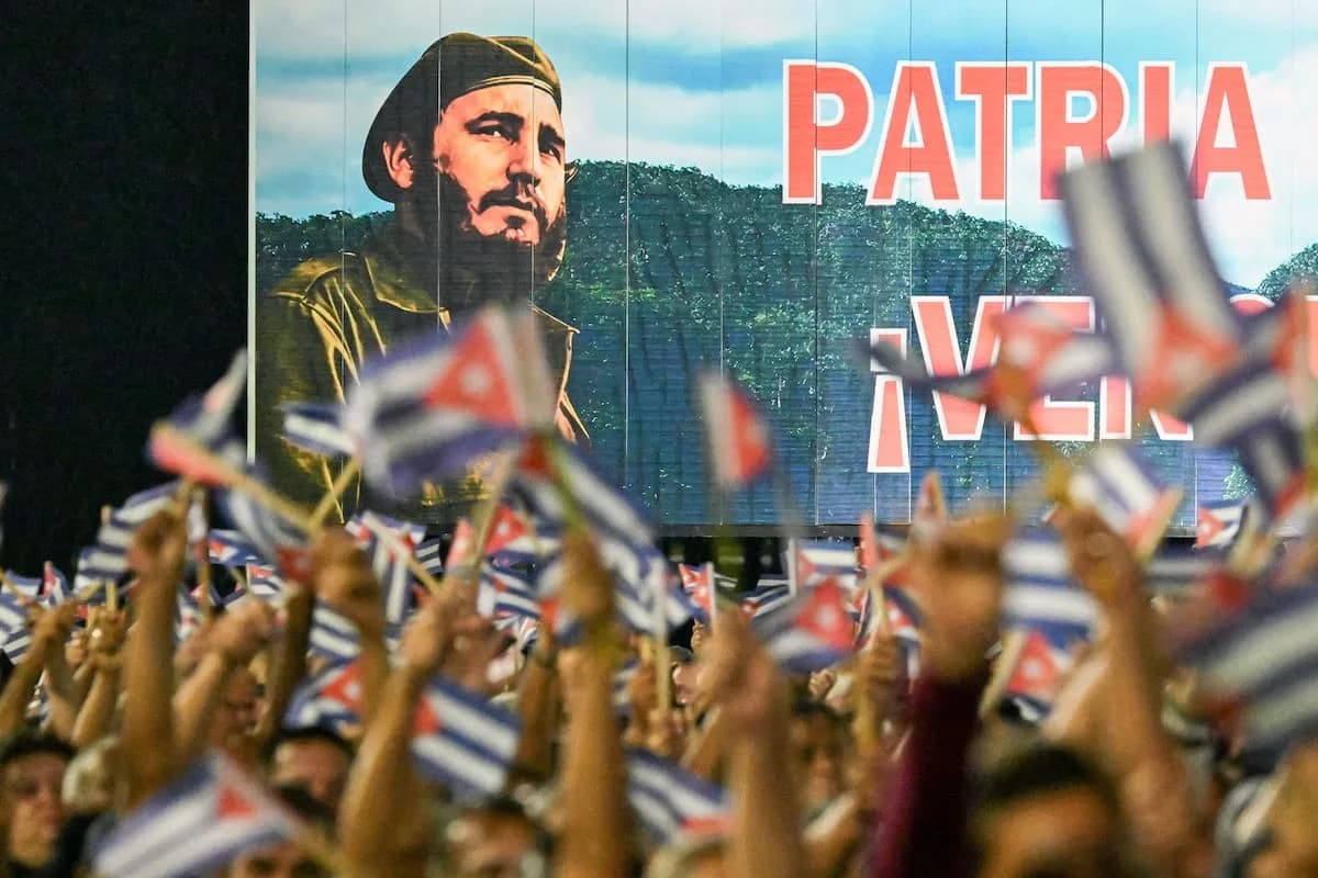 Su familia huyó de Cuba, pero él hace campaña por el socialismo en el sur de Florida