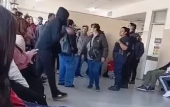 Escándalo en un hospital de Moreno: una mujer pateó puertas tras cinco horas de espera