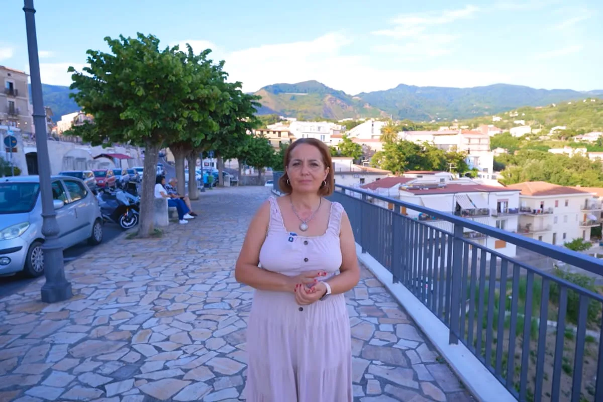 Mariela, docente de 50 años, dejó Argentina y se instaló en Italia: “Acá un sueldo bajo empieza en 1200 euros y va hasta los 1600 euros”
