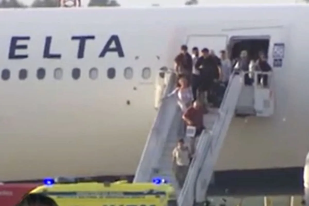 Un vuelo con 296 pasajeros a bordo aterrizó de emergencia en Portugal por presencia de humo en la cabina