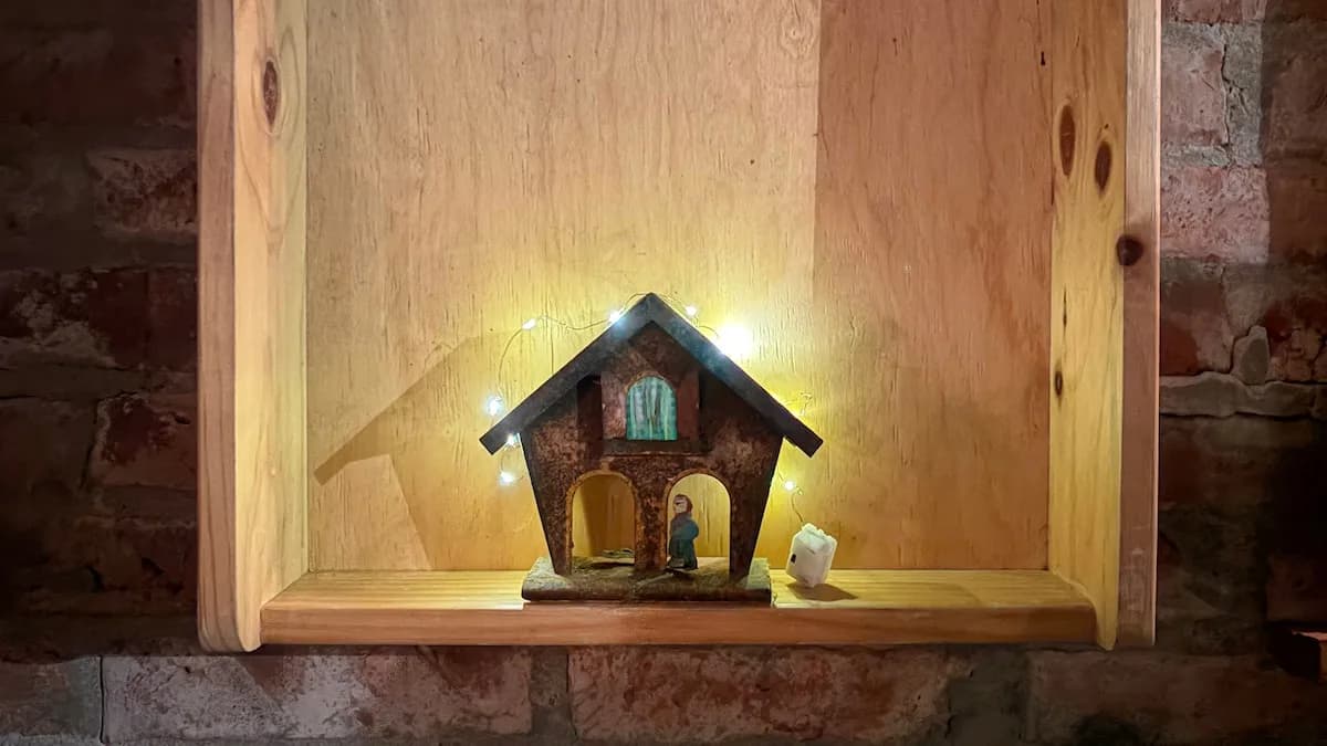 “Prólogo para estas ruinas”: una muestra de arte inmersiva en viviendas intervenidas por artistas