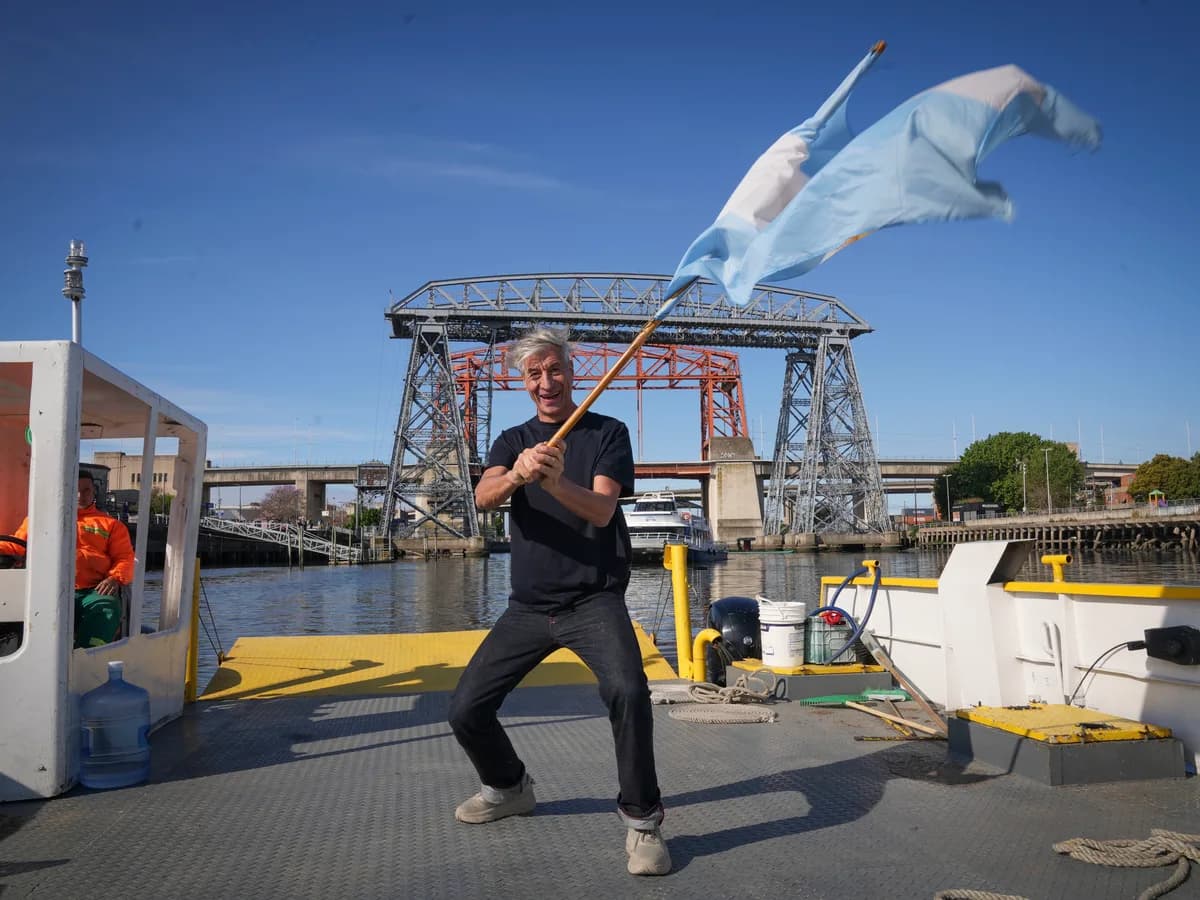 Maurizio Cattelan llegó a Buenos Aires para preparar una muestra que se verá en marzo de 2027