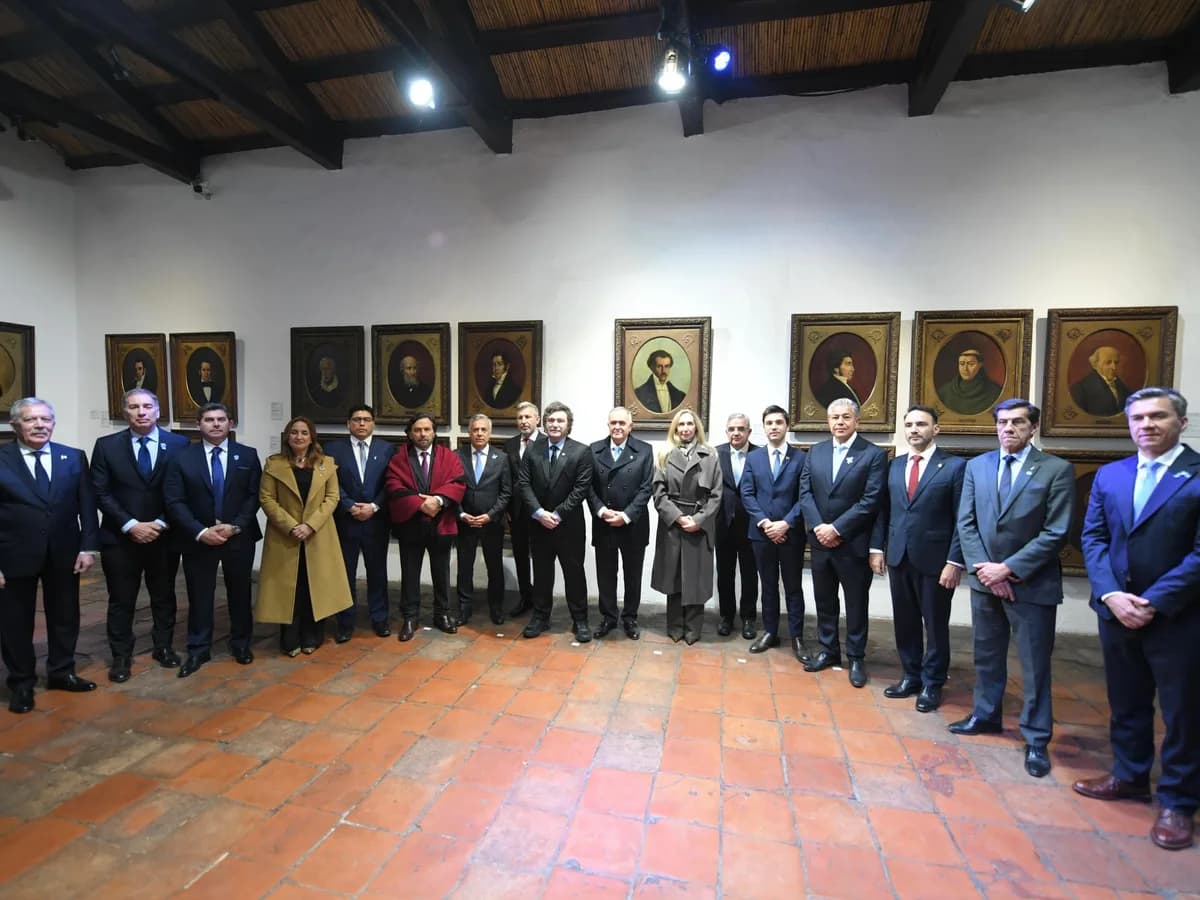 Milei llega a Paris con 13 gobernadores aliados con la apuesta de atraer inversiones y avanzar en acuerdos por el Presupuesto y las PASO