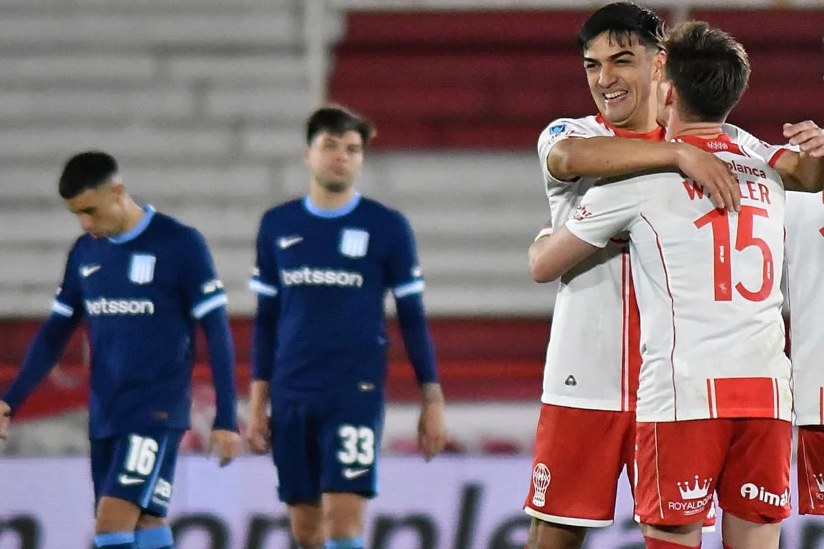 Racing sigue sin rumbo, Huracán le ganó, profundizó su crisis y lo dejó en el fondo de la tabla