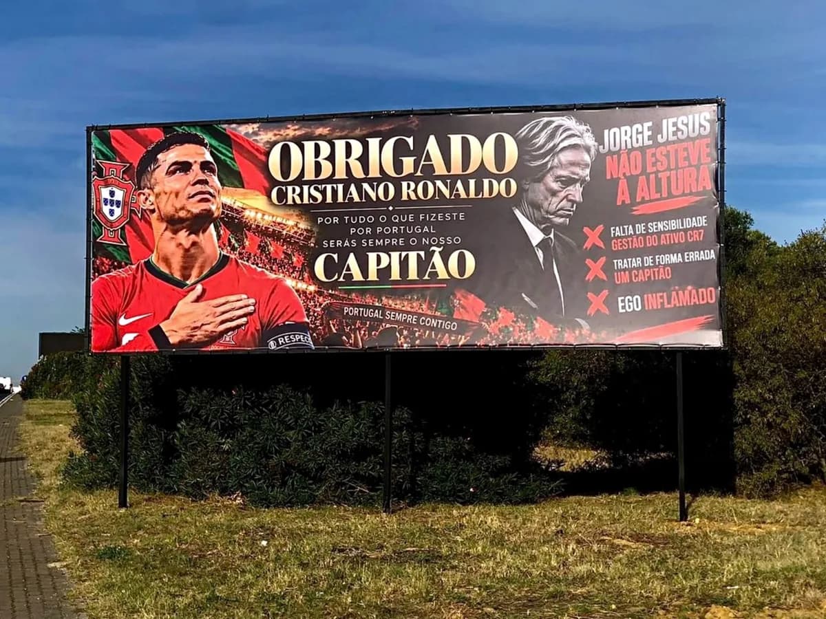 El escándalo entre Cristiano Ronaldo y Jorge Jesús llegó a las calles: Lisboa amaneció con carteles con duras críticas al DT de Portugal