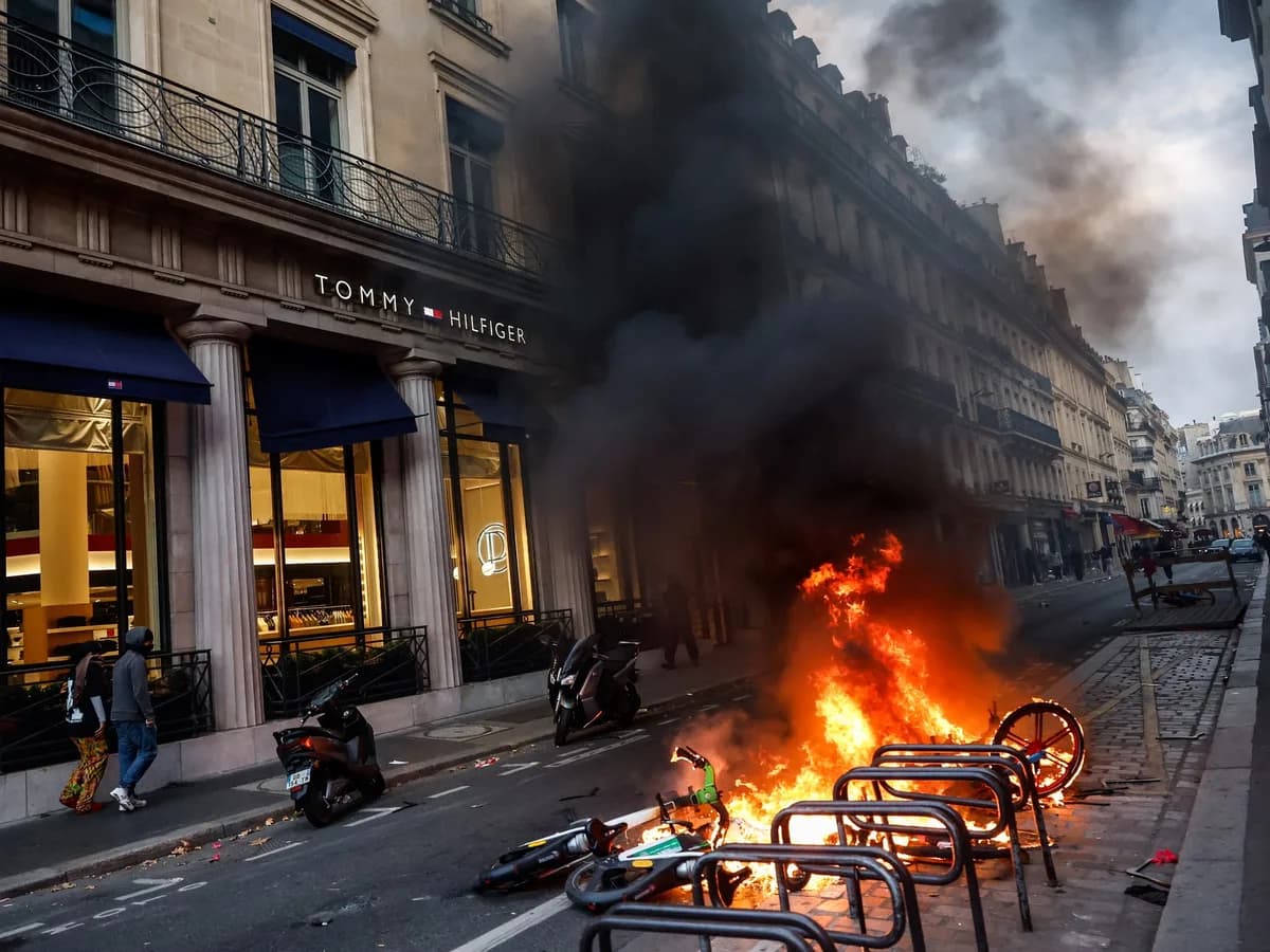 Francia: saqueos, incendios y un ayuntamiento arrasado en medio de la crisis política