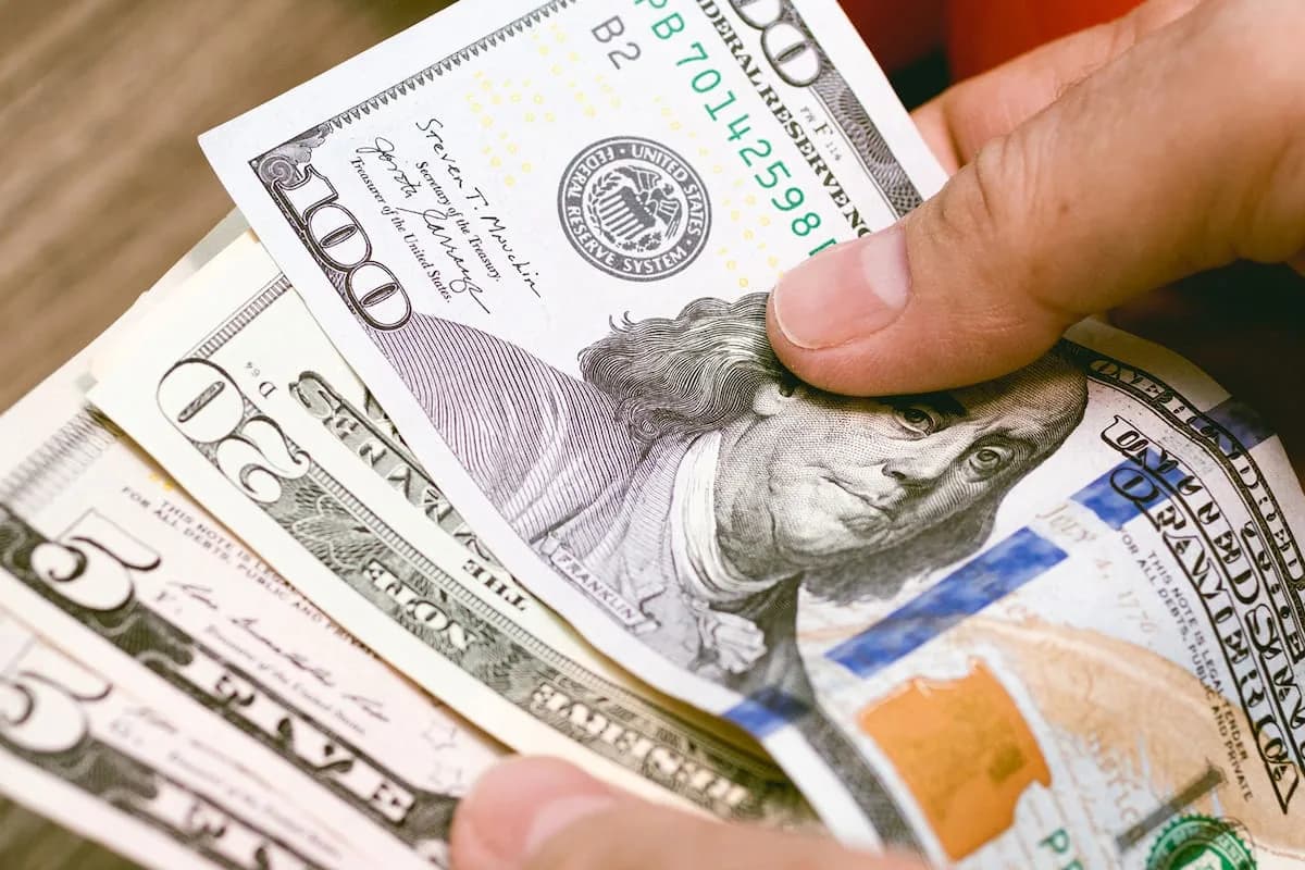 Dólar hoy: el oficial abre a $1550 este lunes 26 de octubre