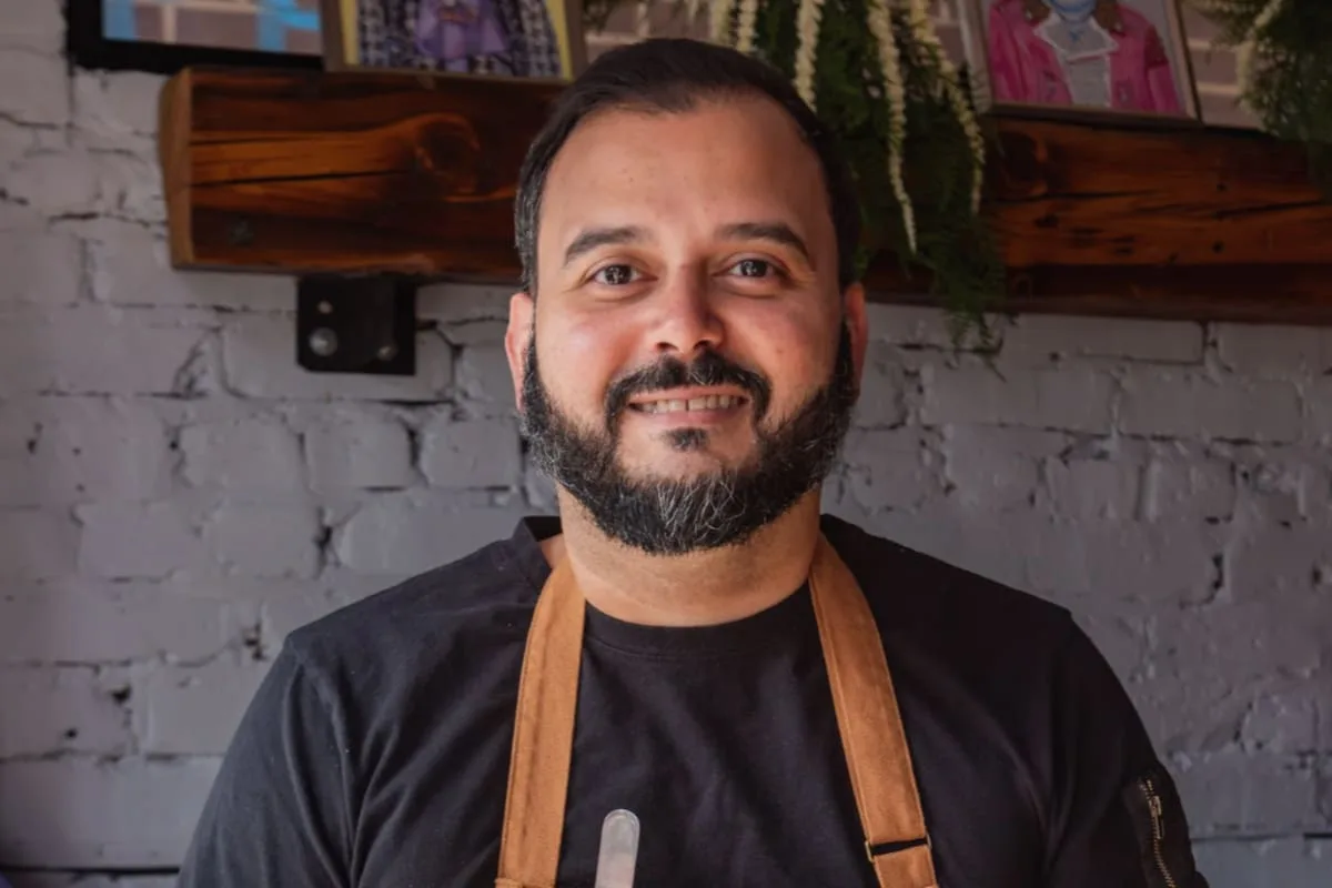 Zubair Mohajir, el chef que convirtió su historia migrante en un restaurante de Chicago
