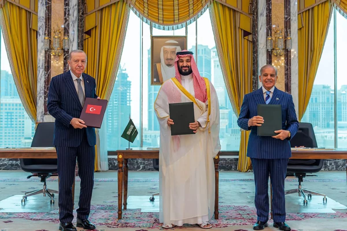 En qué consiste el Pacto de la Meca, el acuerdo de defensa entre tres gigantes del Islam que busca una alternativa a EE.UU.