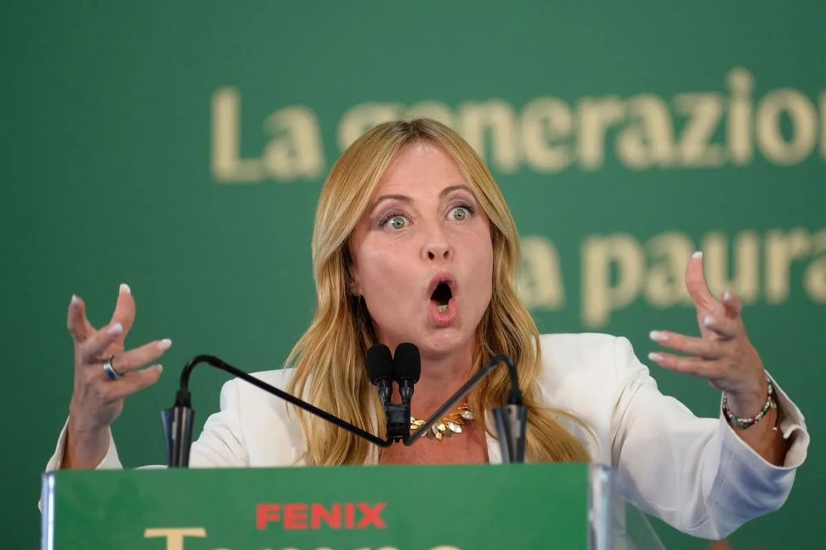 Meloni anunció la prohibición del velo islámico en las escuelas y un límite al número de extranjeros en las aulas