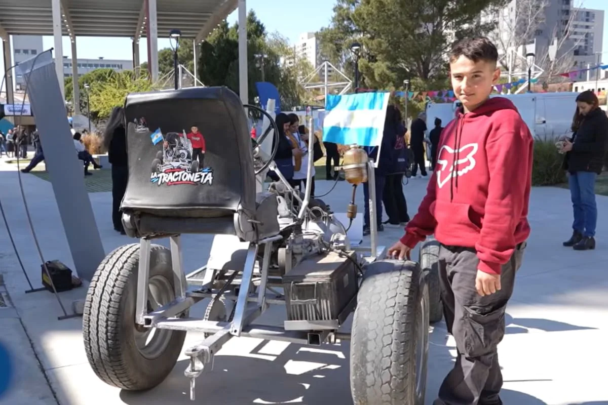 Thiago Príncipe, el chico de 14 años que armó un tractor con chatarra y sueña con automatizarlo