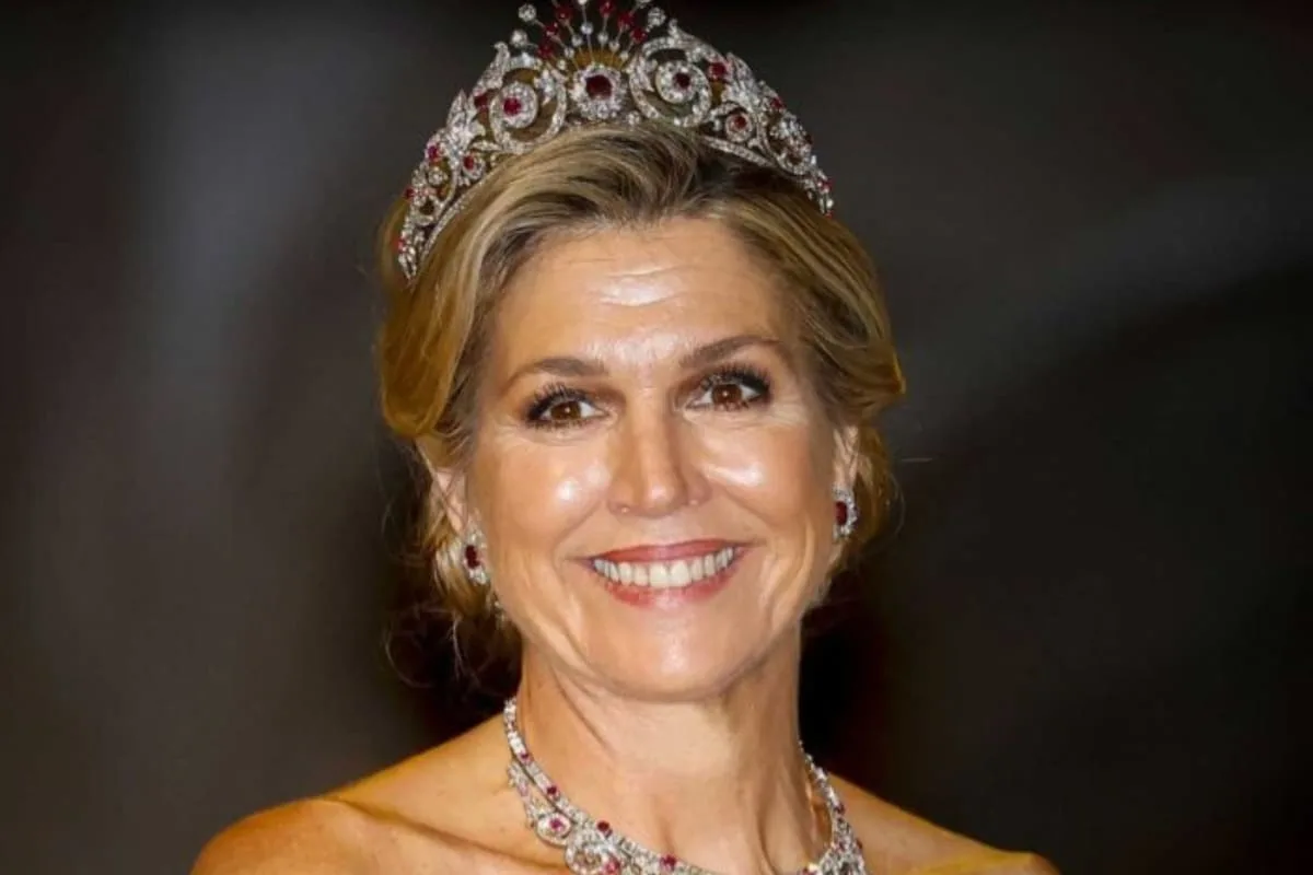 Máxima Zorreguieta recicló un vestido bordó en una cena de gala en Países Bajos