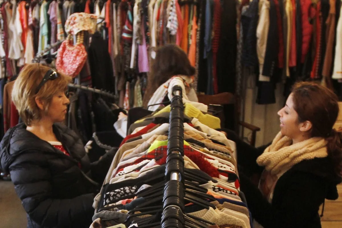Las ventas minoristas subieron apenas 0,3% interanual en septiembre, pero cayeron frente a agosto