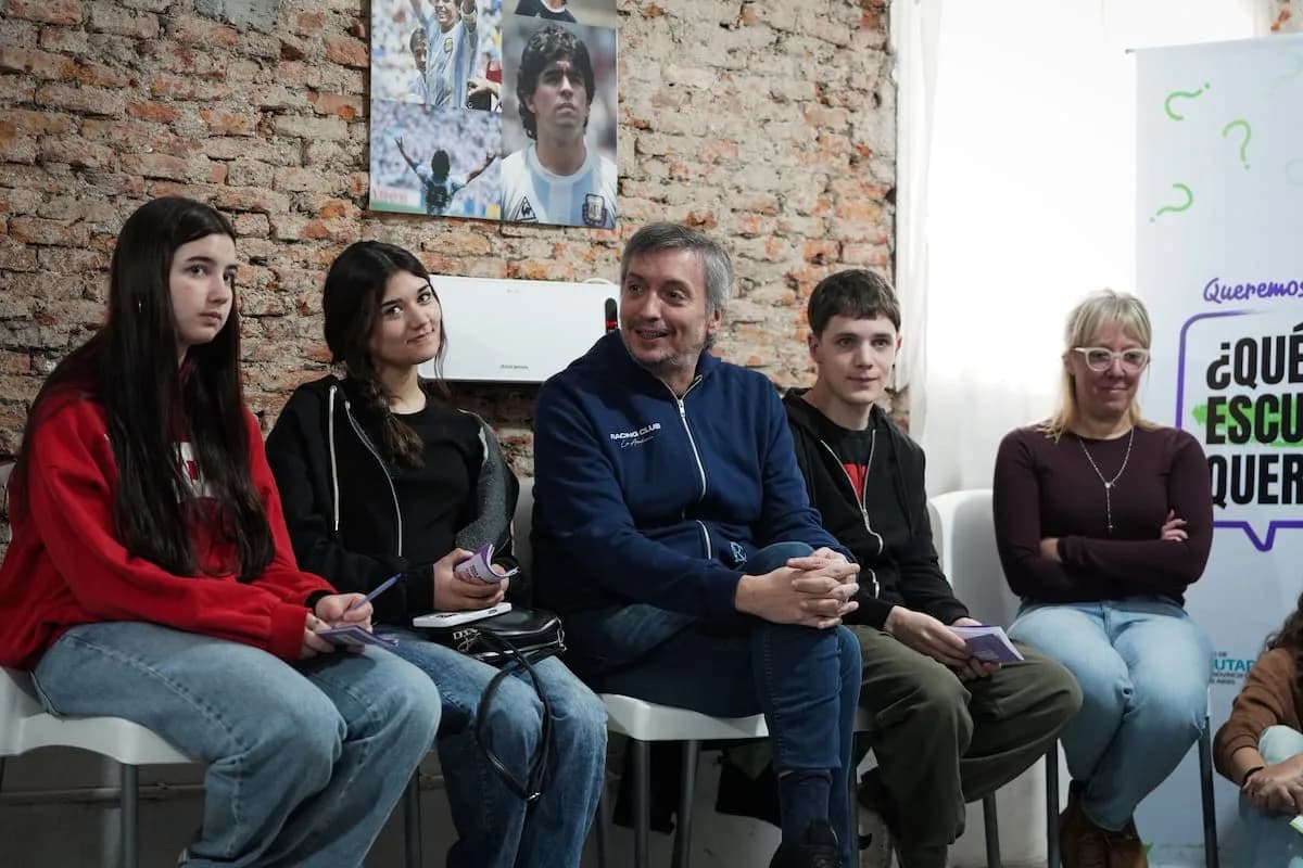 Máximo Kirchner recorre la provincia y se reunió con jóvenes en Magdalena: “No puede ser que el debate solo gire en torno a los mercados”