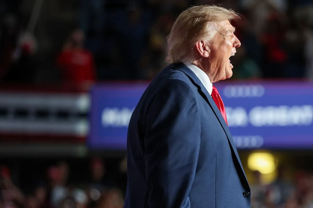 Trump volvió a Texas para respaldar a Paxton en un mitin con protestas y encuestas adversas