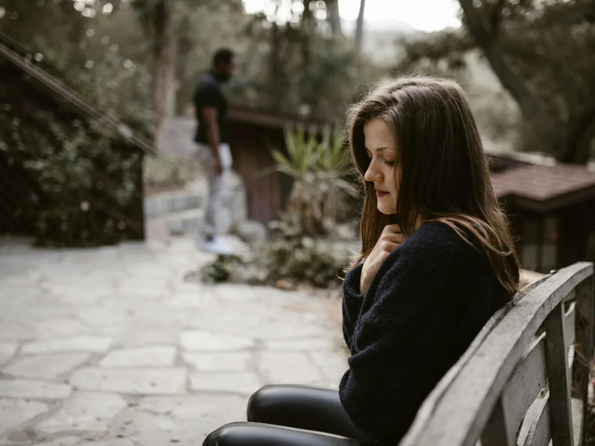 La psicología dice que cuando las personas alardean de lo que tienen, casi nunca se trata de abundancia, sino de una herida, y de cómo, en algún momento de su vida, aprendieron que ser suficiente requería pruebas visibles